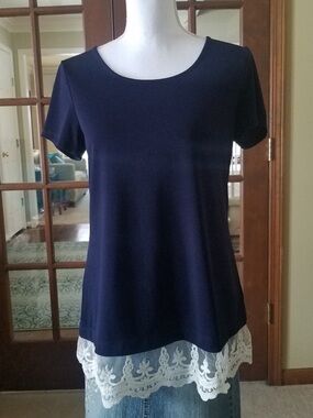 AB Studio Women’s Navy Blue Lace Hem Short Sleeve Top Like NEW